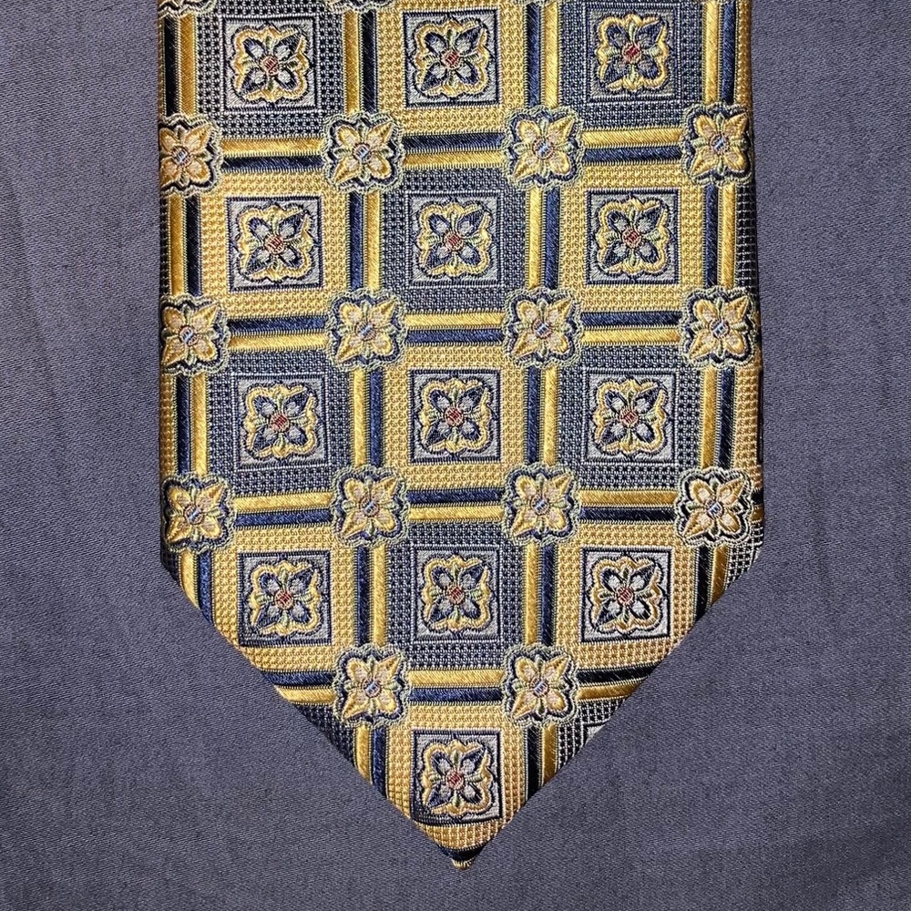 4/$25 Paul Fredrick Gold Geometric Tie 100% Silk